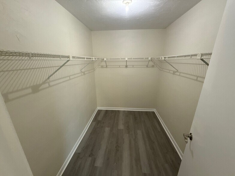 Building Photo - 227 S Lee St