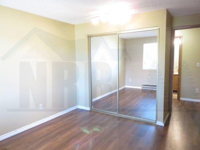 Building Photo - 1 Bd and 1 Ba Condo with pool, hot tub and sauna!