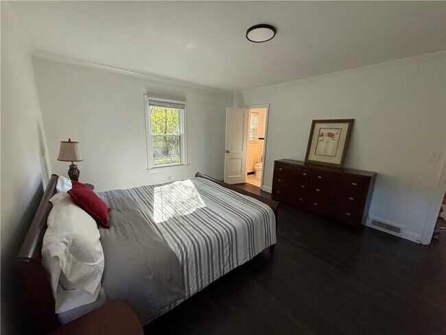 Building Photo - 1140 Goodwin Pl NE