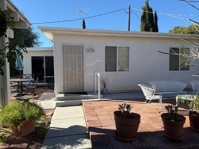 Building Photo - 1 Bedroom Casita