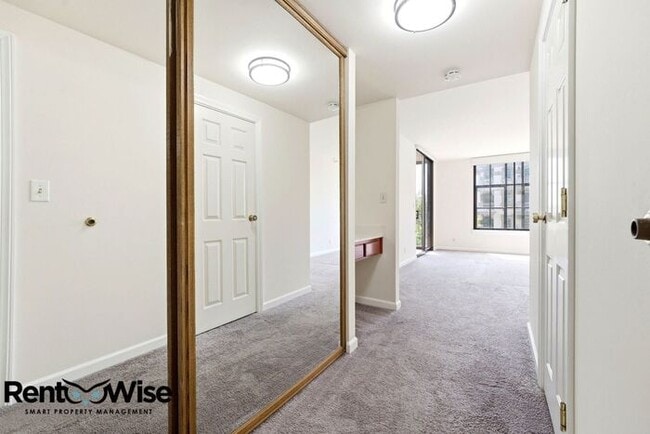 Building Photo - 555 Laurel Ave
