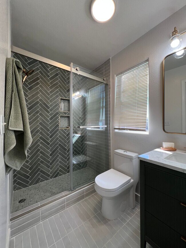 Building Photo - STUNNING Gated 3 Bed/2.5 Bath Soledad Home