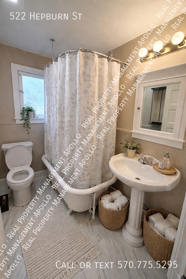 Building Photo - 522 Hepburn St