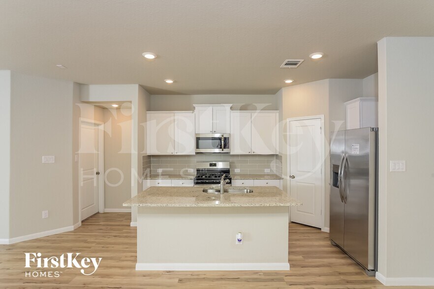 Building Photo - 14006 Feed Park