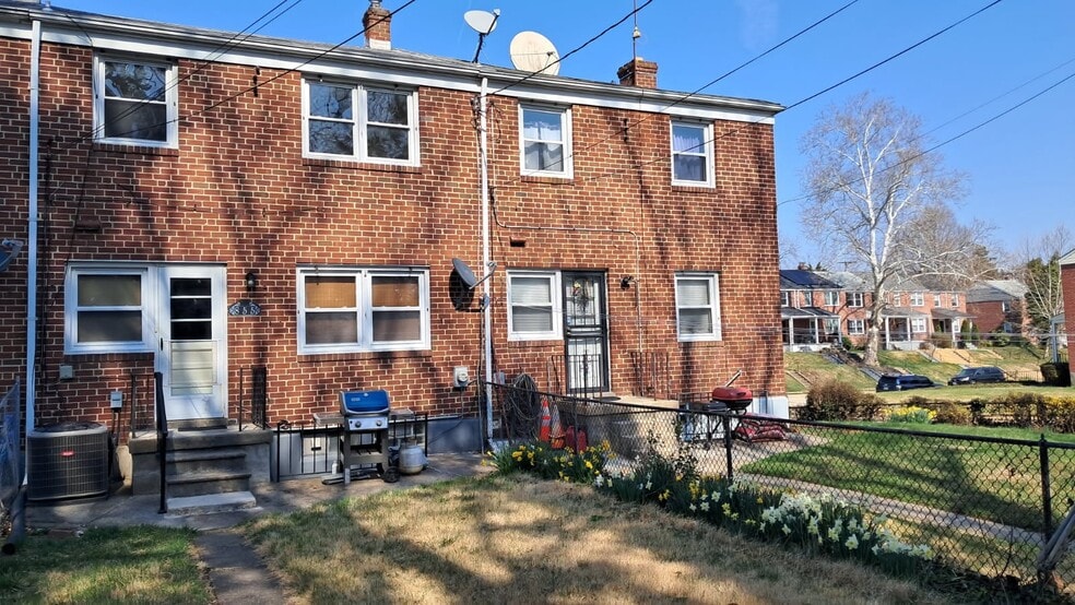 Building Photo - 855 Reverdy Rd