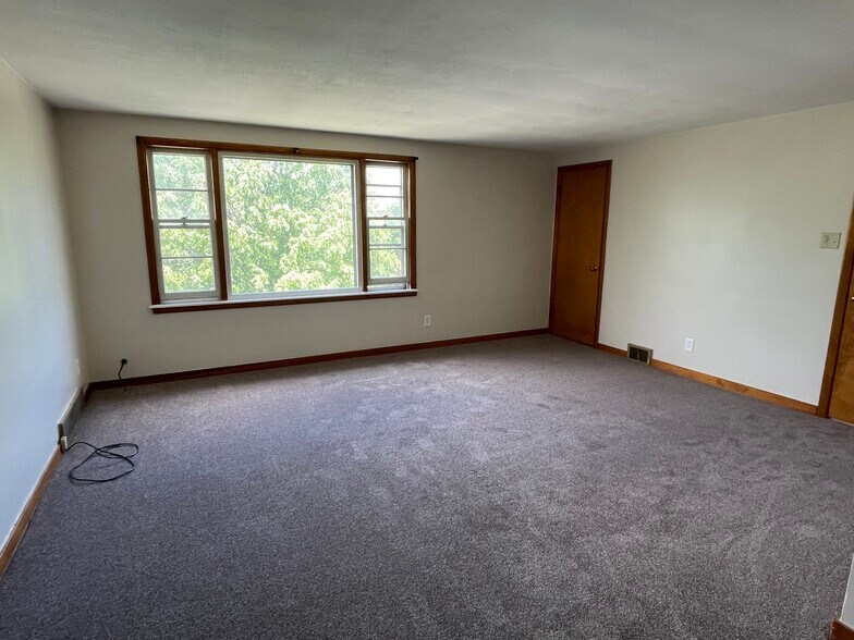 Building Photo - 363 Nassau Ave