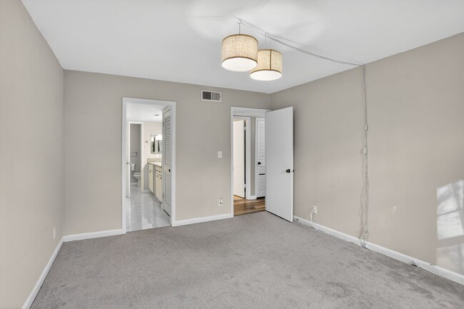 Building Photo - 80 Montre Square NW