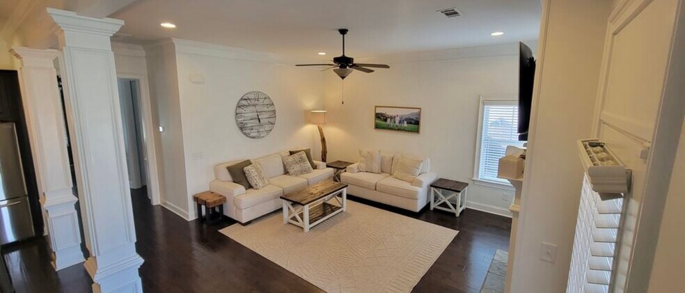 Building Photo - 745 Glennbrooke Blvd