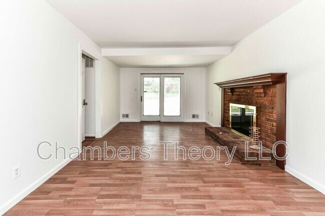 Building Photo - 6206 Redwood Ln
