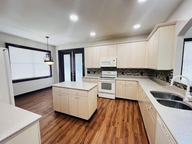 Building Photo - 2831 Paige Dr