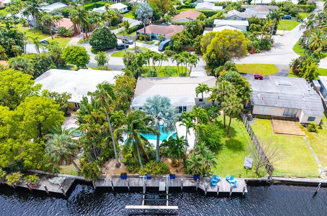 Building Photo - 1733 Coral Gardens Dr
