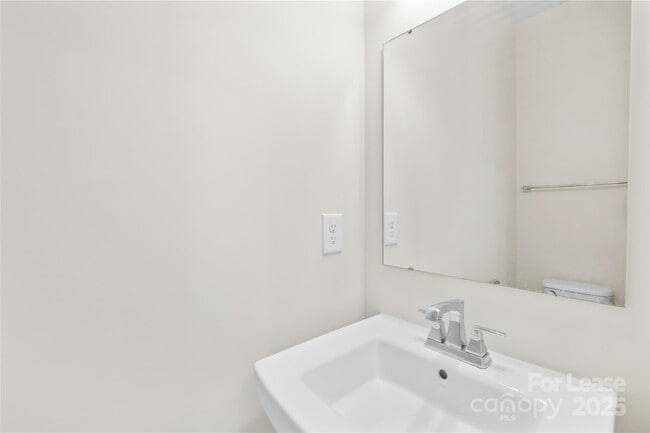 Building Photo - 1725 Aspire St