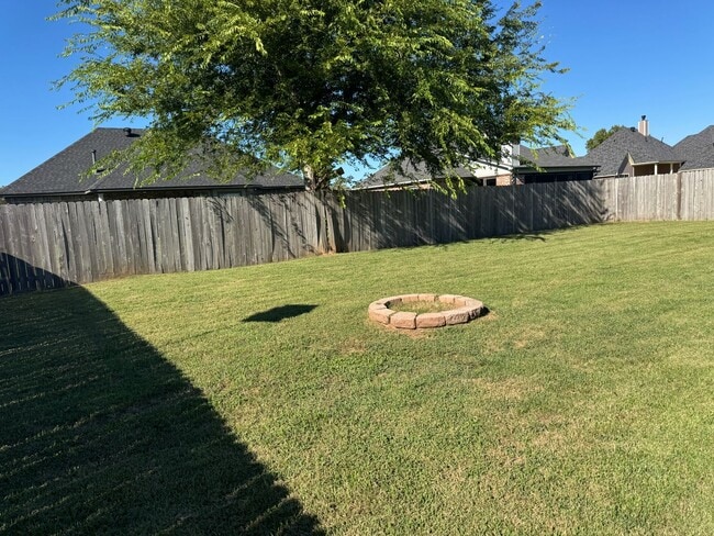 Building Photo - Like new.. GORGEOUS TIBURON BEAUTY.. Close to Barksdale Air Force Base.