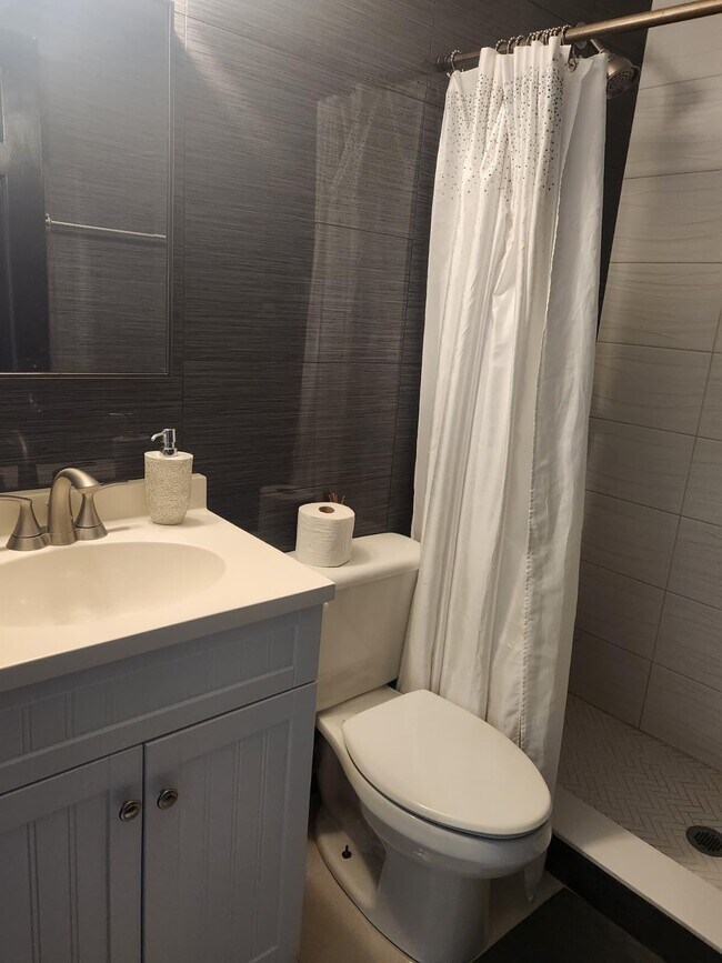 Building Photo - 12760 Spinnaker Ln