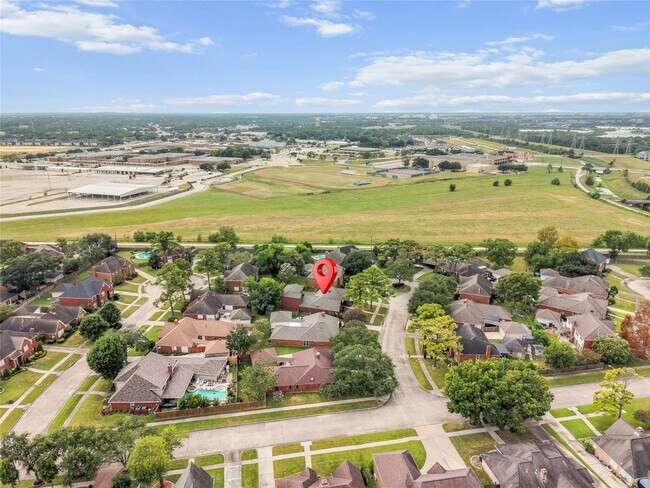 Building Photo - 2105 Murfield Dr