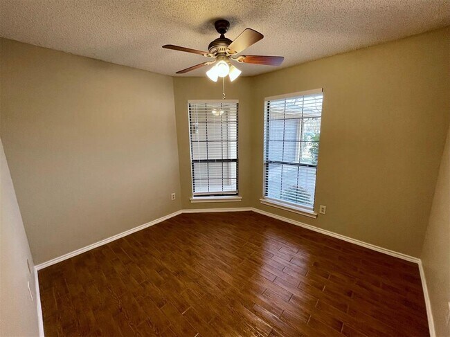 Building Photo - 4916 Timberview Dr