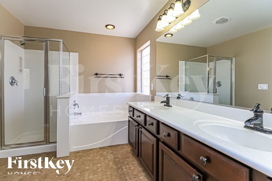 Building Photo - 2403 W Quick Draw Way