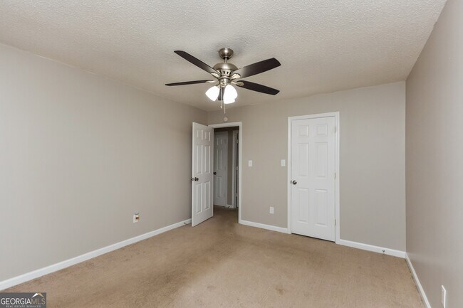 Building Photo - 117 Star Lake Dr