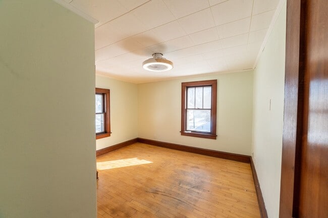 Building Photo - 3 Bedroom Appleton House