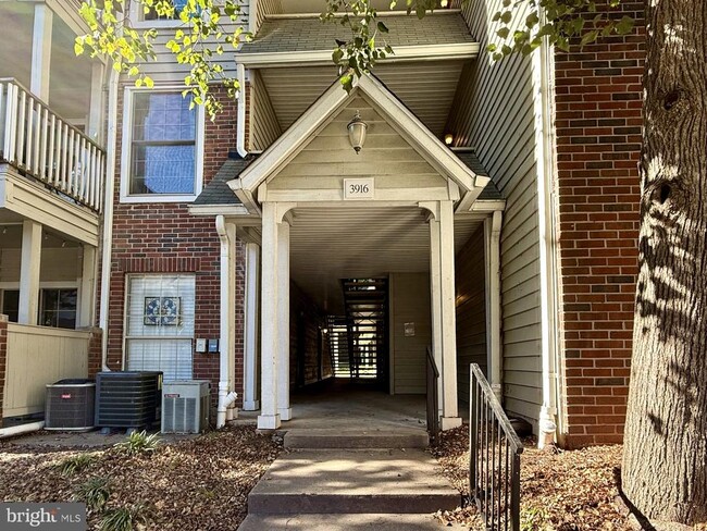 Building Photo - 3916 Penderview Dr