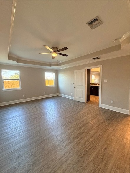 Building Photo - 2005 Pasadena Blvd