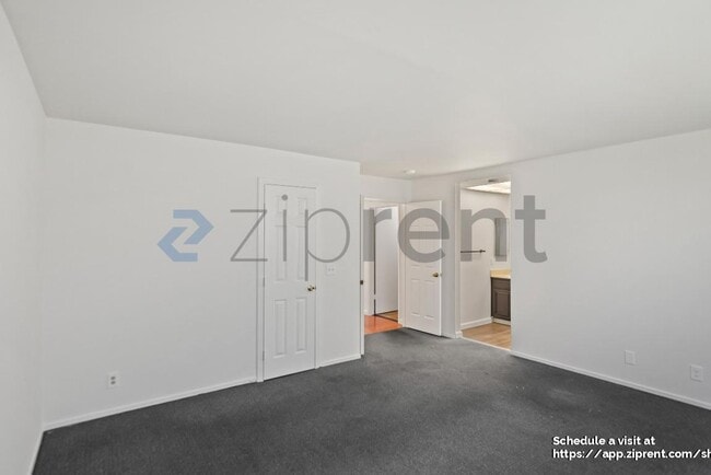 Building Photo - 740 Hollyhock Dr