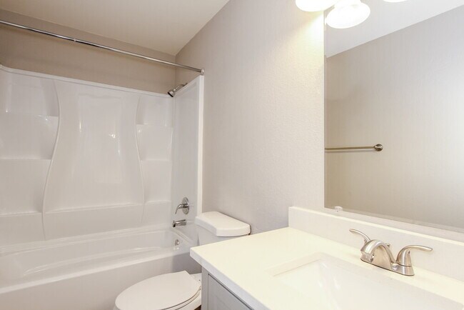 Building Photo - 2690 W Saddle Ranch Pl