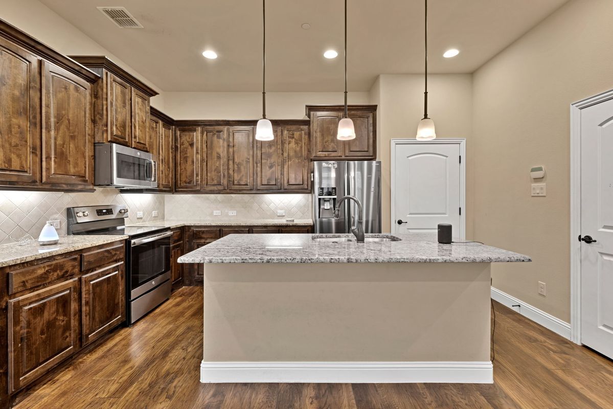 Building Photo - 1224 Pebblebrook Dr