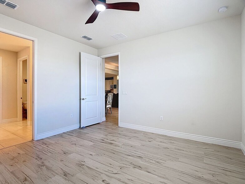 Building Photo - 6485 Shimmering Shrs Ln