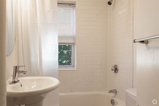 1 Bedroom 1 Bath 378 sf - 101-109 Summer Street