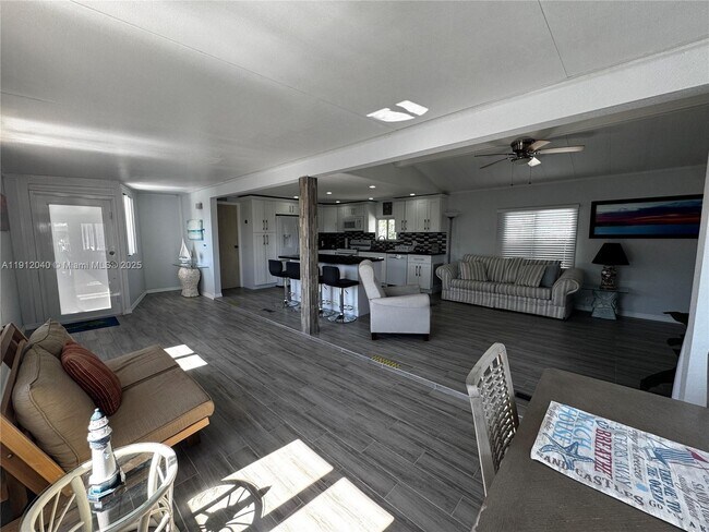 Building Photo - 228 Orchid St