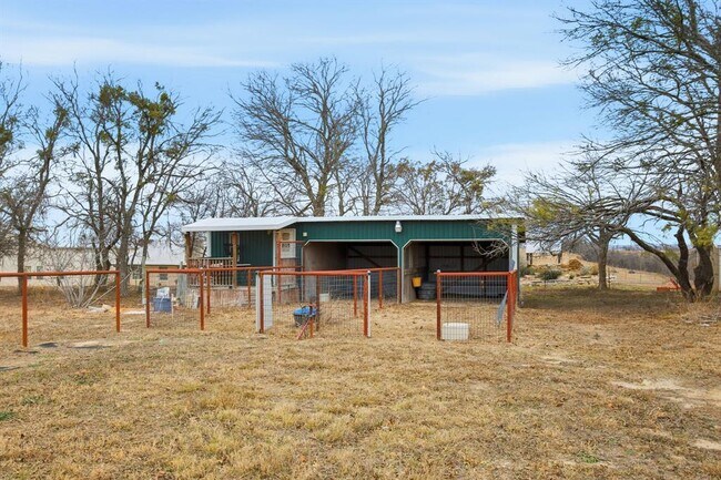 Building Photo - 610 Eastview Dr