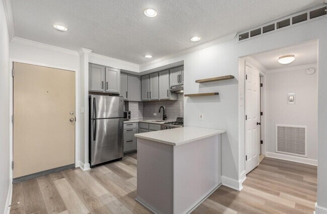 Building Photo - 2285 Peachtree Rd NE