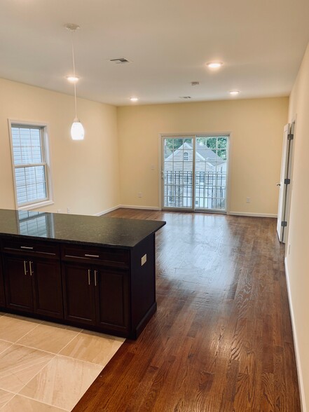Living Area - 311 Jersey St