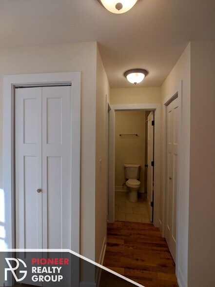 Building Photo - 557 W Arlington Pl