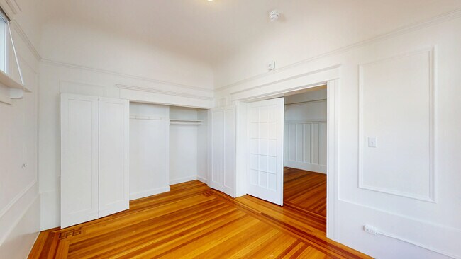 Building Photo - 1560 Sacramento St