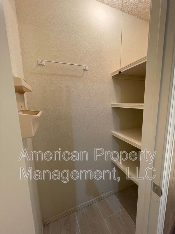 Building Photo - 8841 S Canton Pl