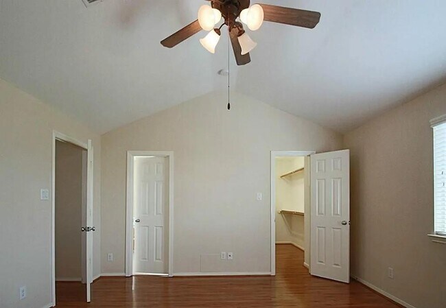 Building Photo - 3518 Clearview Cir