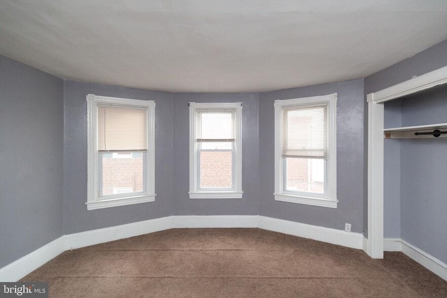 Building Photo - 313 S Fairview St