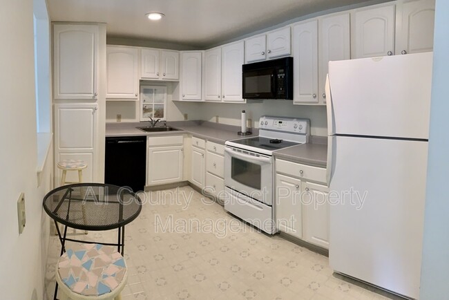 Building Photo - 2 Ocean Ave