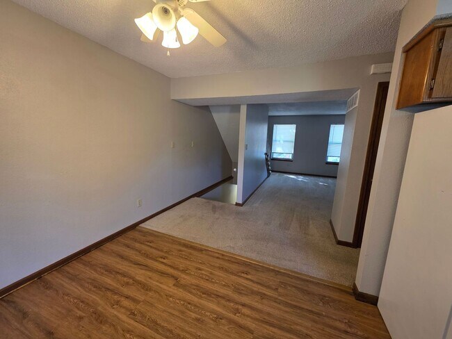 Building Photo - Spacious 2BR/1.5BA Quadplex