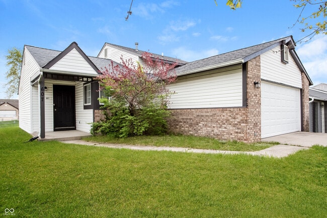 Building Photo - 607 Woods Crossing Dr