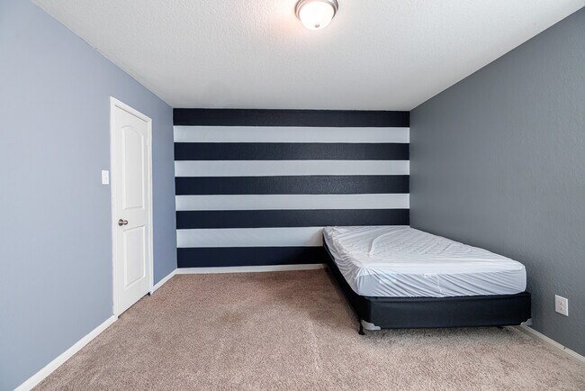 Building Photo - 10814 Spring Brook Pass Dr