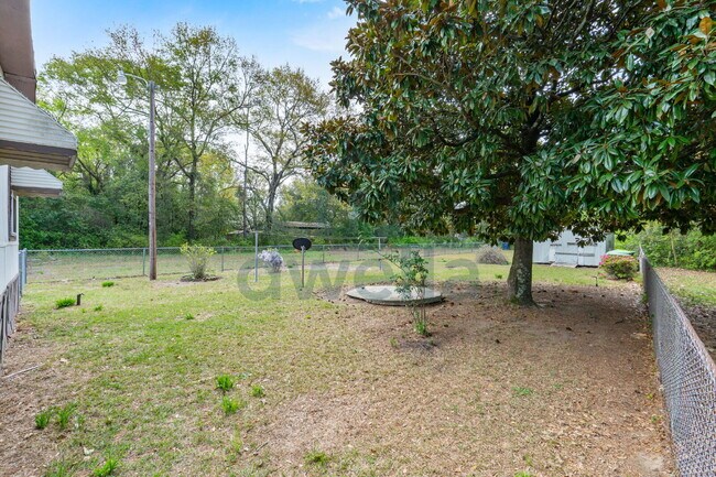 Building Photo - Close to Everything-Lexington! Beautifully Renovated 3-bedroom, 2-bath home in the highly sought-...