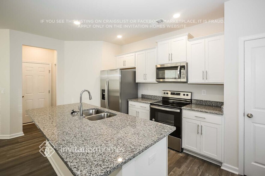Building Photo - 11810 Brier Vlg Ln