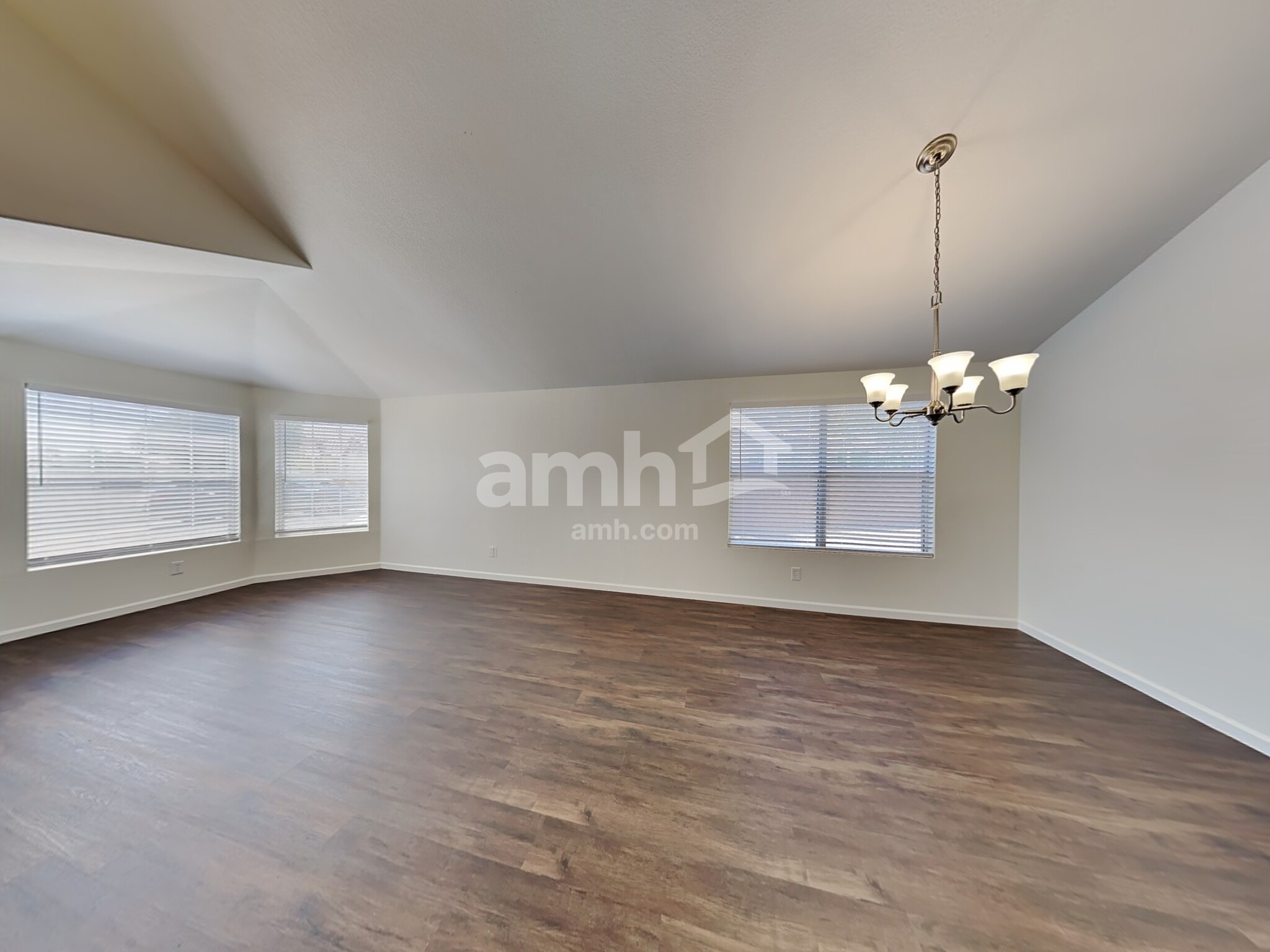 Building Photo - 2623 N 125th Dr