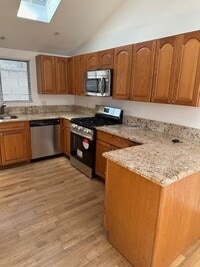 Building Photo - 304 N Francisca Ave