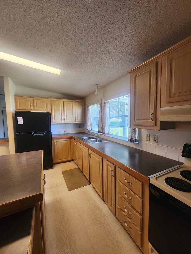 Building Photo - 5924 Vanco Dr