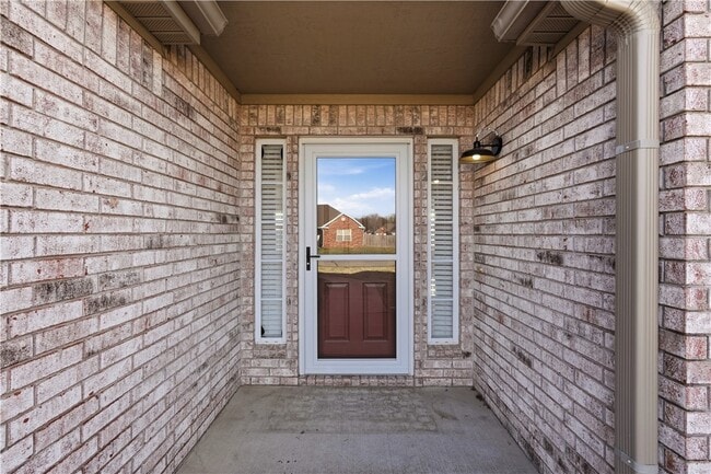 Building Photo - 551 Dogwood St