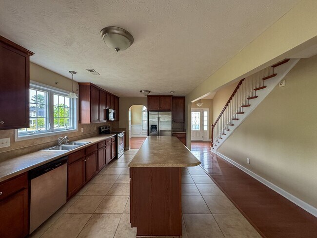 Building Photo - Gorgeous 3 Bed 2.5 Bath Home on Corner Lot